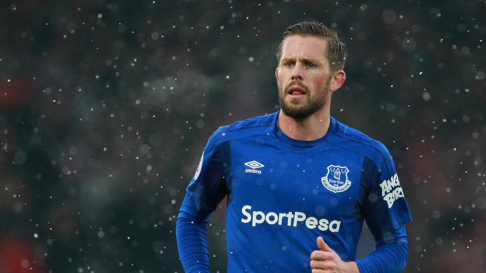 中国男篮在世界杯预选赛中大胜，提前晋级