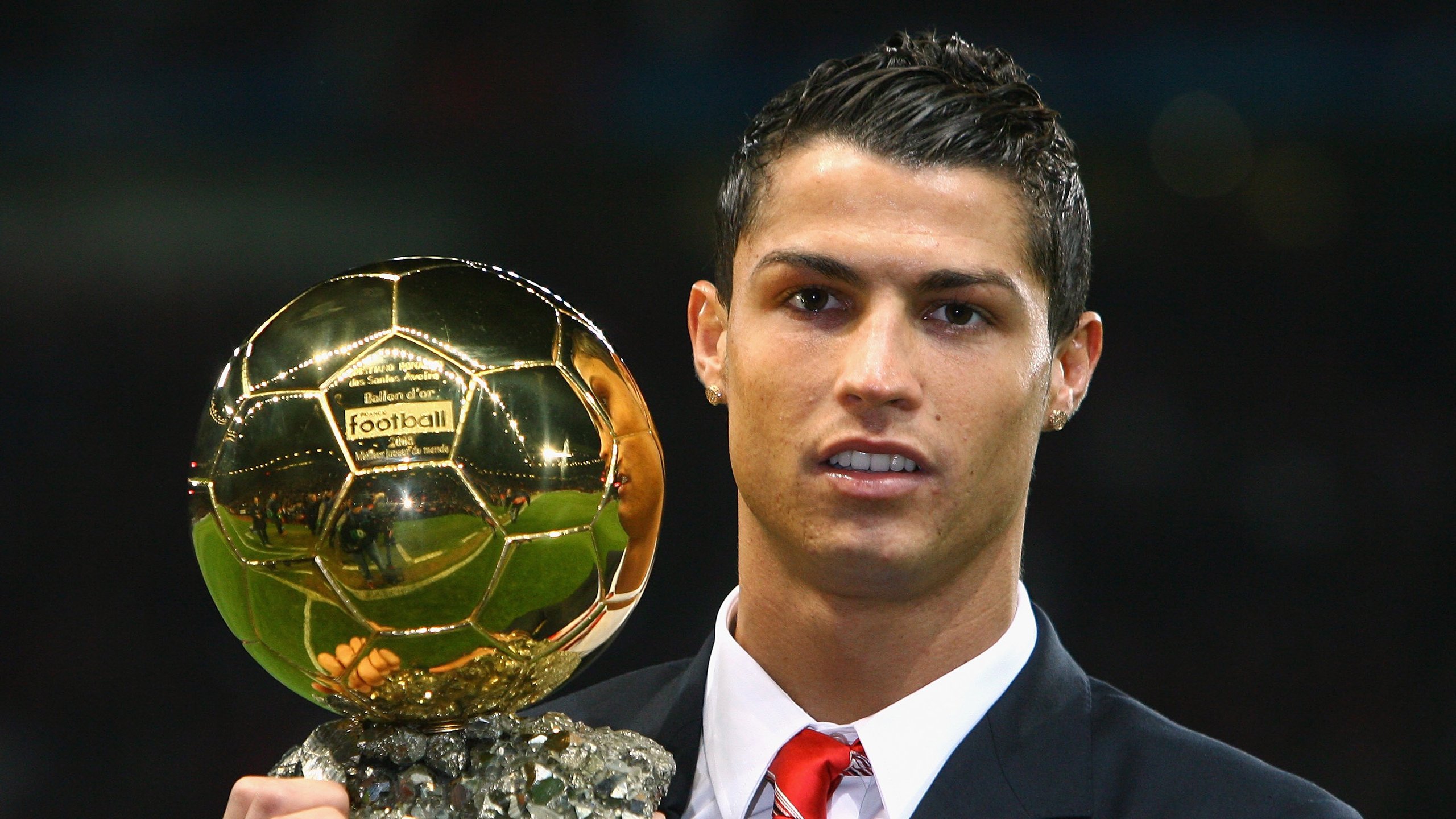 曼城控球优势明显但锋线终结能力略显疲软，曼城的阵型