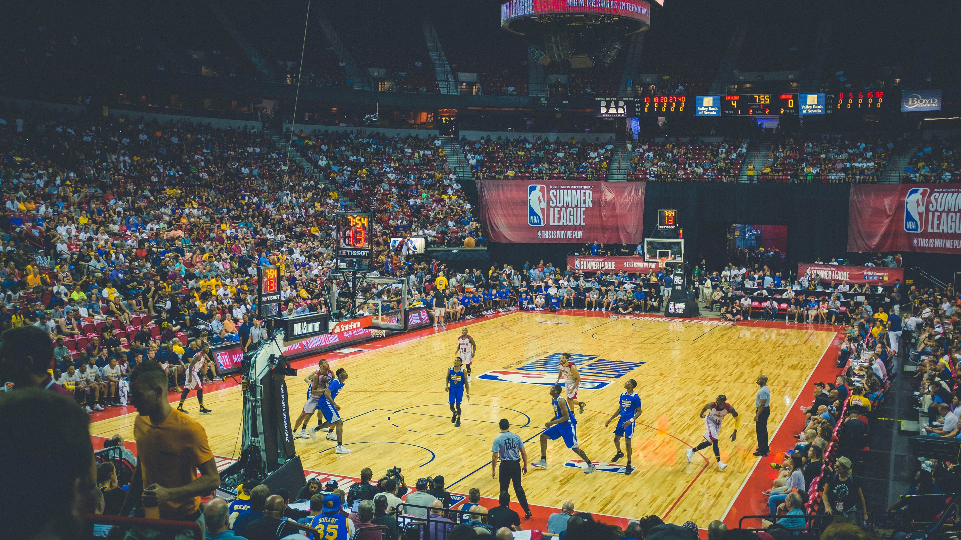 德国球迷疯狂围观！樊振东赛后一幕太感动了，樊振东vs德国削球手